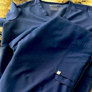 FIGS Technical Collection Scrub Set